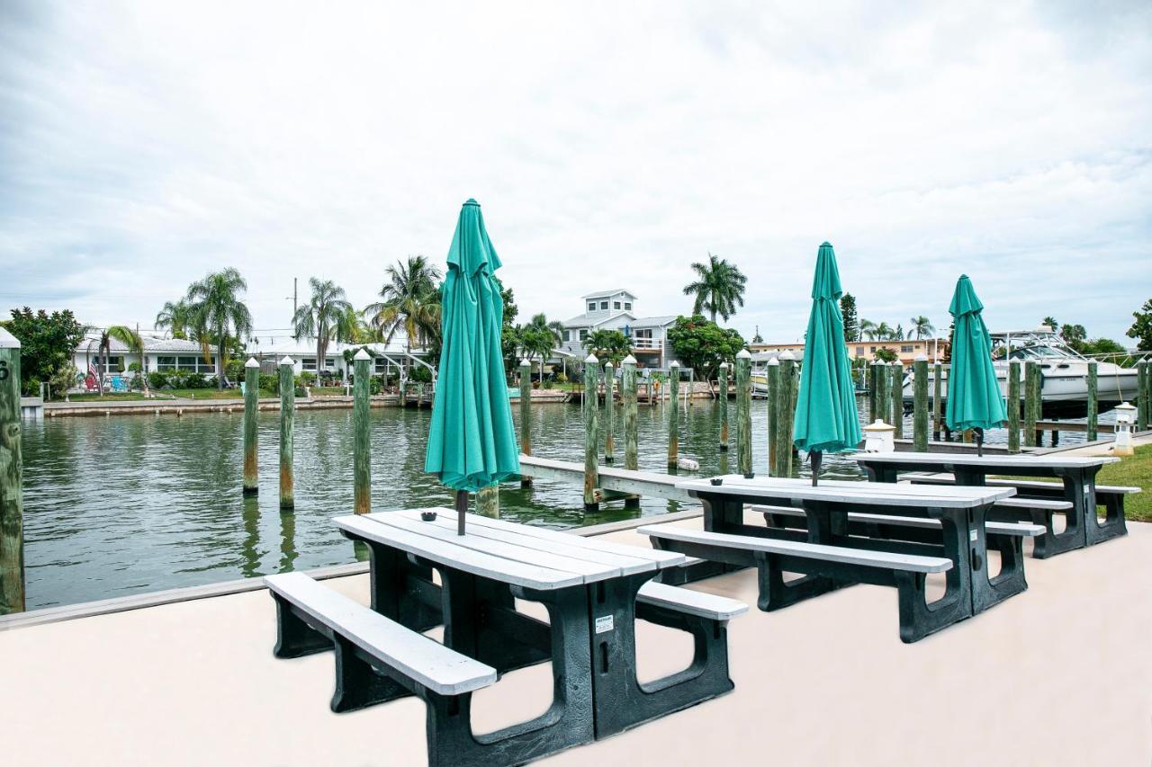 Bayside Inn And Marina Treasure Island Bagian luar foto