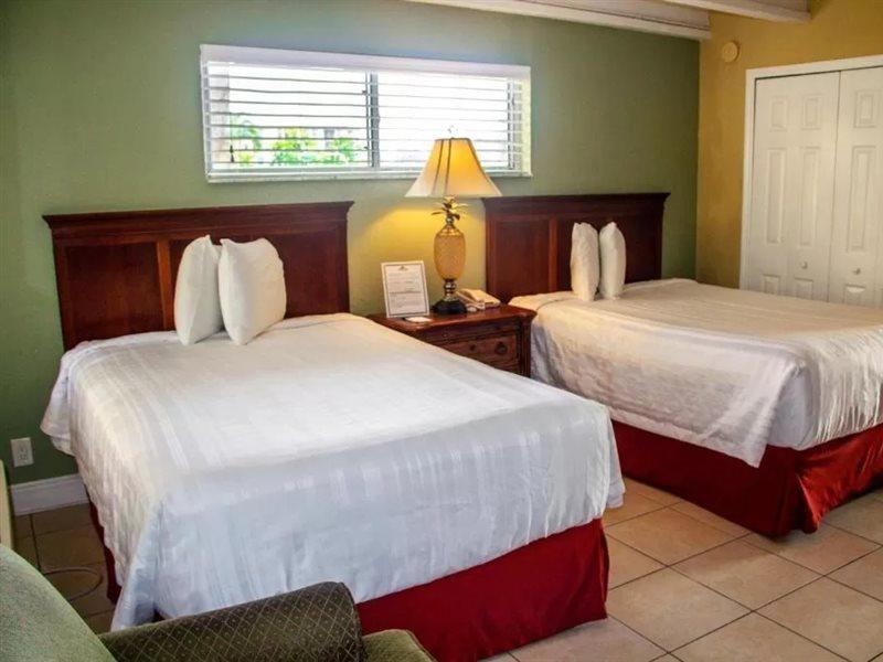Bayside Inn And Marina Treasure Island Bagian luar foto