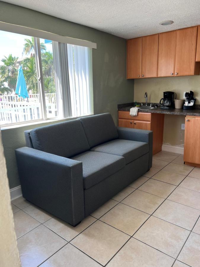 Bayside Inn And Marina Treasure Island Bagian luar foto