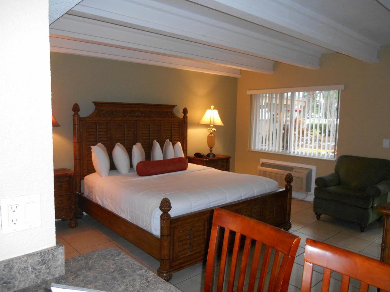 Bayside Inn And Marina Treasure Island Bagian luar foto